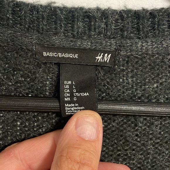 Black sweater - Picture 2 of 5